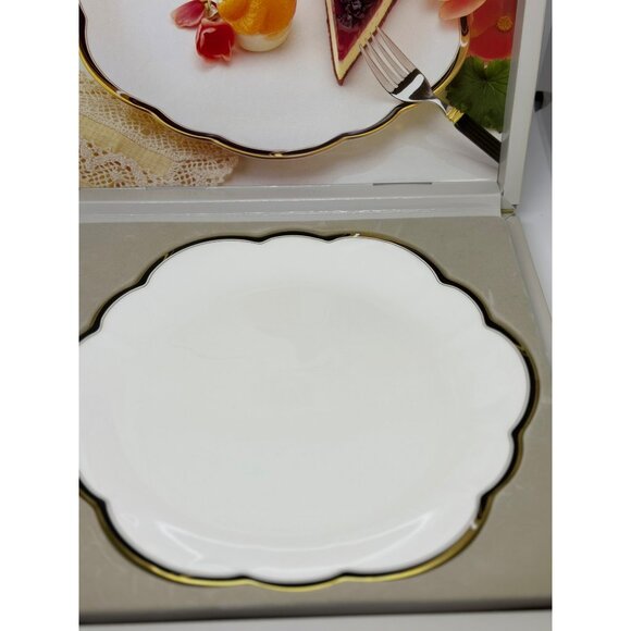 NWB VTG Mikasa 10" Dessert Plate | White Ceramic with Gold Trim – Rare Tableware - Picture 2 of 10